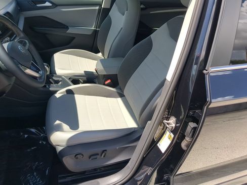 Certified 2022 Volkswagen Taos SE FWD image 20