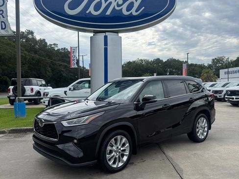 Used 2021 Toyota Highlander Limited FWD image 1