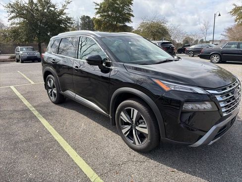 Used 2025 Nissan Rogue SL image 10