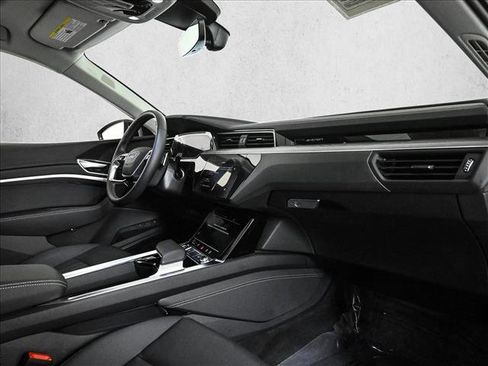 Certified 2023 Audi e-tron Premium Plus w/ Premium Plus Package image 23