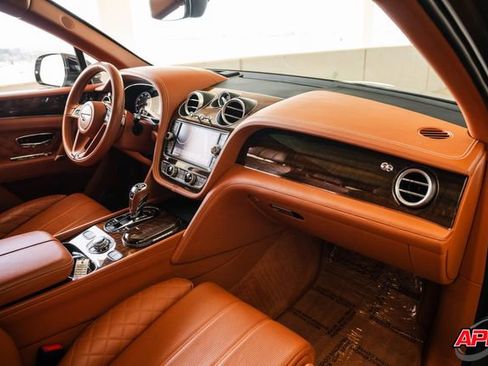 Used 2017 Bentley Bentayga image 26