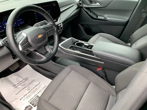 Used 2025 Chevrolet Equinox LT w/ Safety and Technology Package AWD/4WD image 11
