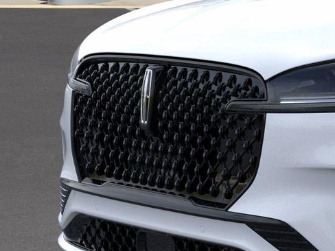 New 2025 Lincoln Aviator AWD w/ Jet Appearance Package image 17
