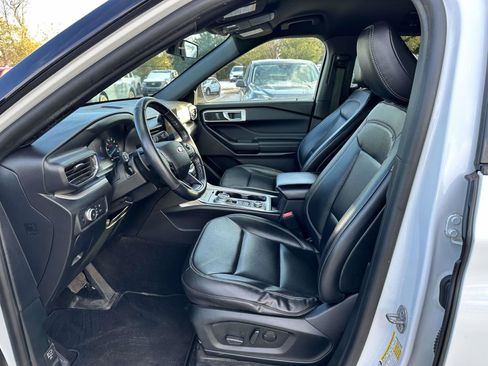Used 2020 Ford Explorer XLT w/ Equipment Group 202A image 12