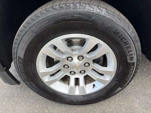 Used 2018 Chevrolet Suburban LT AWD/4WD image 11