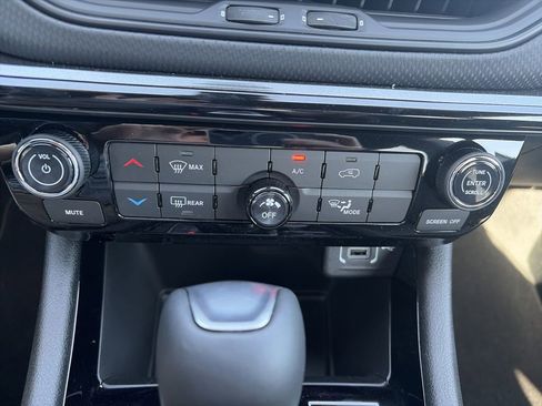 New 2026 Jeep Compass Latitude image 25