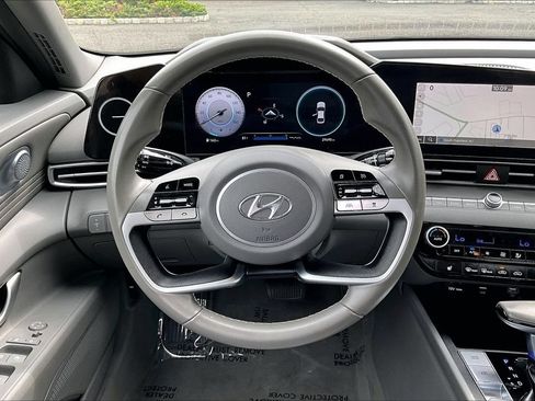 Used 2023 Hyundai Elantra SEL w/ Convenience Package FWD image 19