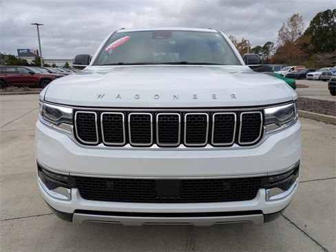 Used 2024 Jeep Wagoneer Series II w/ Flexible Seating Group image 9