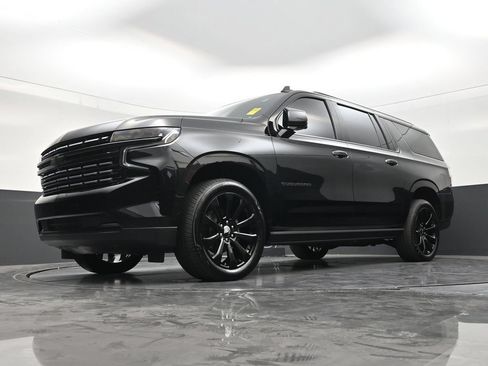 Used 2024 Chevrolet Suburban Premier w/ Premium Package RWD image 21