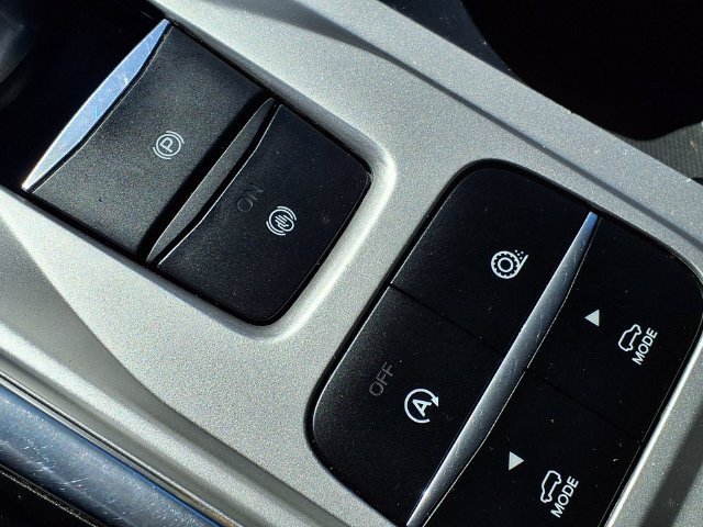 Used 2020 Ford Explorer XLT w/ Equipment Group 202A RWD image 16