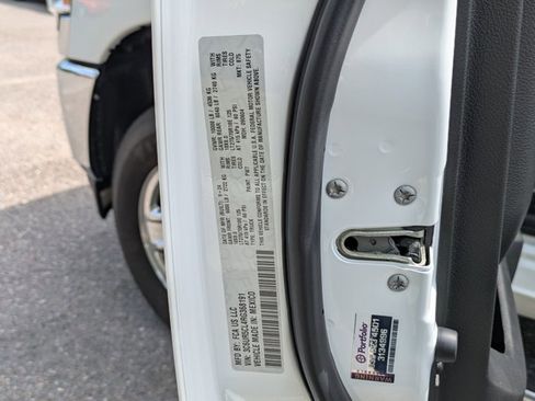 Used 2024 RAM 2500 Tradesman w/ Chrome Appearance Group image 15