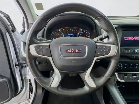 Used 2024 GMC Terrain SLE image 12