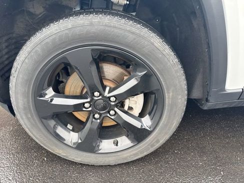 Certified 2023 Jeep Grand Cherokee L Laredo AWD/4WD image 2