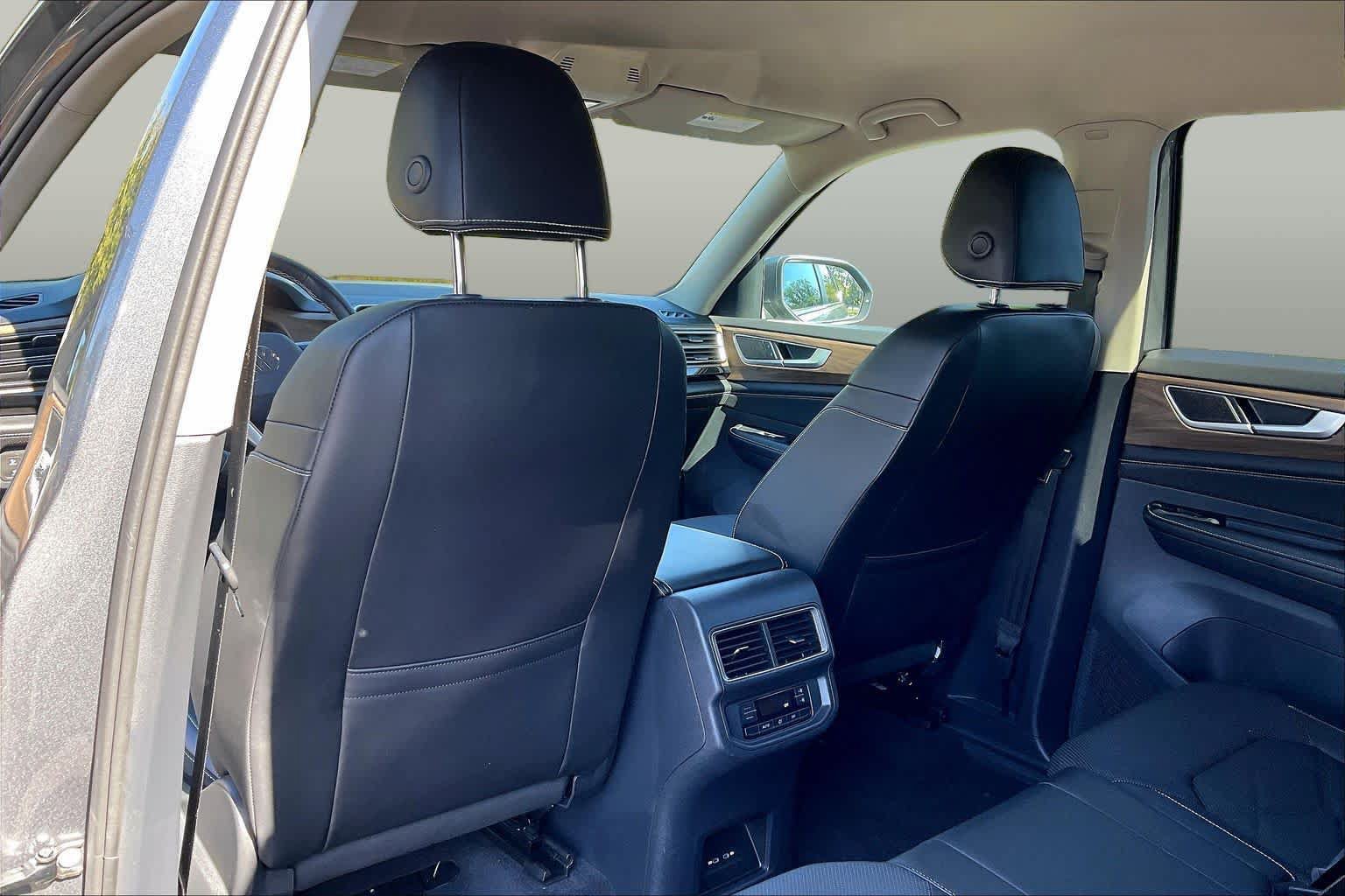 Used 2024 Volkswagen Atlas SE FWD image 21