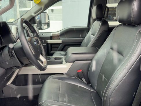 Used 2017 Ford F250 Lariat w/ Chrome Package image 10