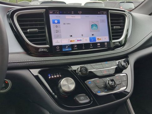 New 2026 Chrysler Pacifica Limited w/ S Appearance Package image 20