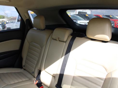 Used 2017 Ford Edge SEL w/ Equipment Group 201A AWD/4WD image 8