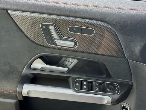 Used 2023 Mercedes-Benz GLB 250 4MATIC image 21