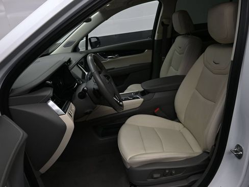 Certified 2024 Cadillac XT6 Premium Luxury w/ LPO, Floor Liner Package AWD/4WD image 9