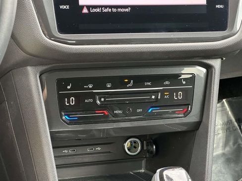 Used 2024 Volkswagen Tiguan SE image 18