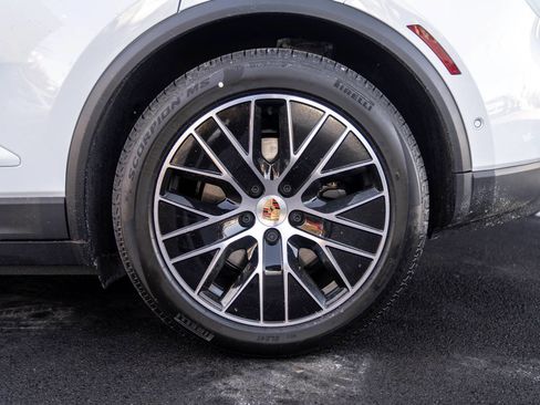 New 2026 Porsche Macan 4 Electric image 8