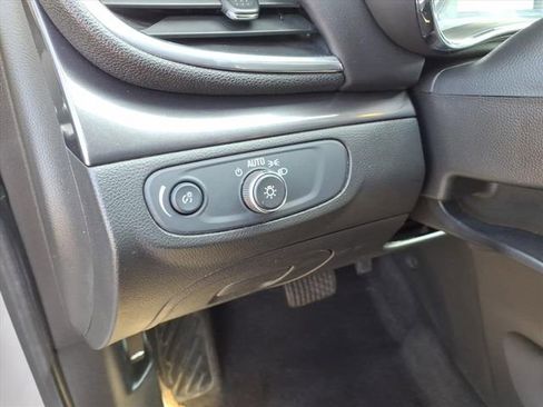 Used 2022 Buick Encore Preferred image 18