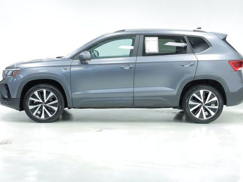 Used 2022 Volkswagen Taos SE image 4