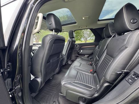 Used 2017 Land Rover Discovery HSE image 18