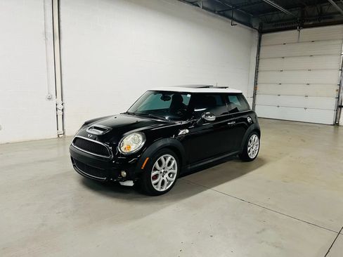 Used 2009 MINI Cooper S FWD image 2