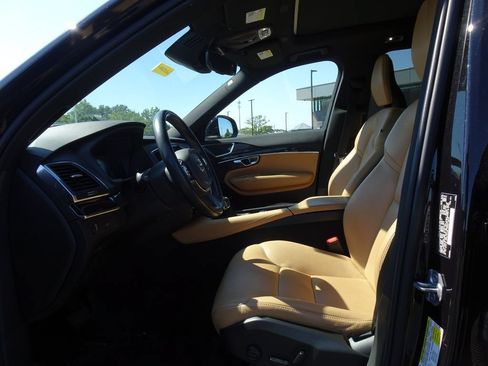 Used 2019 Volvo XC90 T6 Momentum w/ Advanced Package AWD/4WD image 9
