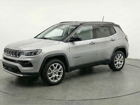 Used 2025 Jeep Compass Limited AWD/4WD image 3