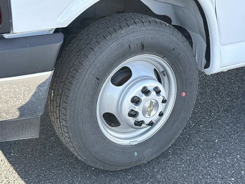 New 2025 Chevrolet Express 3500 w/ Power Convenience Package image 17