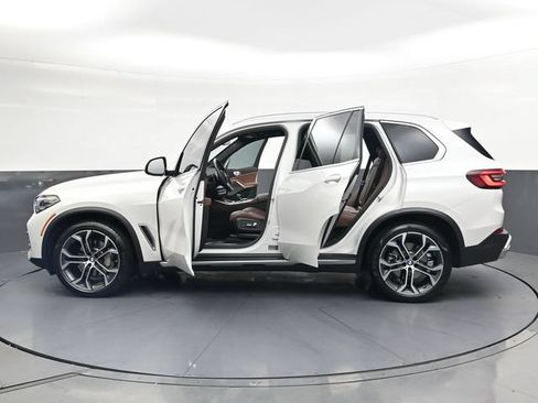 Used 2023 BMW X5 xDrive40i w/ Premium Package AWD/4WD image 42