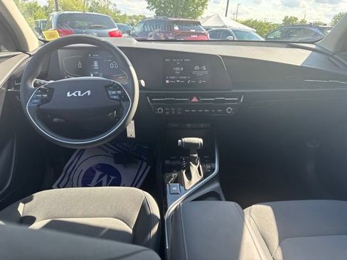Certified 2025 Kia Niro LX FWD image 17