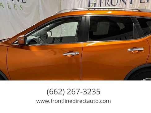 Used 2019 Nissan Rogue SV image 4