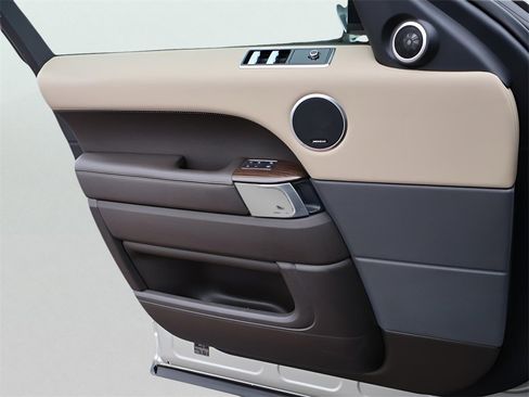 Used 2019 Land Rover Range Rover Sport SE image 36