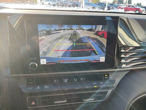 Used 2025 Toyota Camry SE image 27