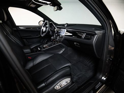 Certified 2023 Porsche Macan AWD/4WD image 28