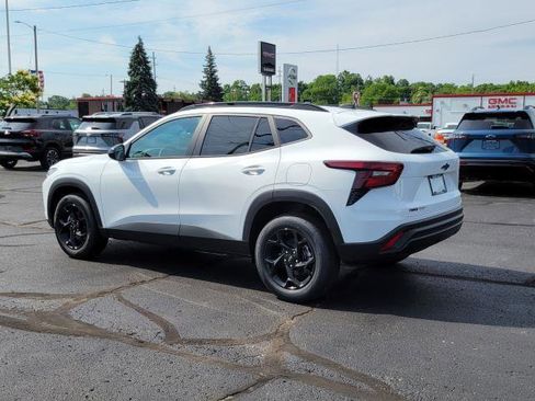 New 2026 Chevrolet Trax LT w/ Driver Confidence Package FWD image 3