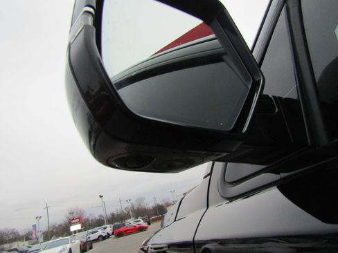 Used 2019 Cadillac Escalade Luxury w/ Escalade Sport Edition image 32