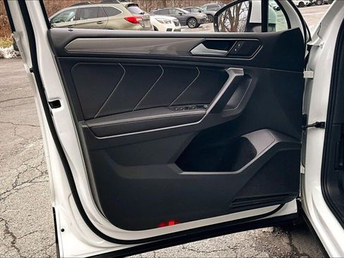 Used 2022 Volkswagen Tiguan SE image 13