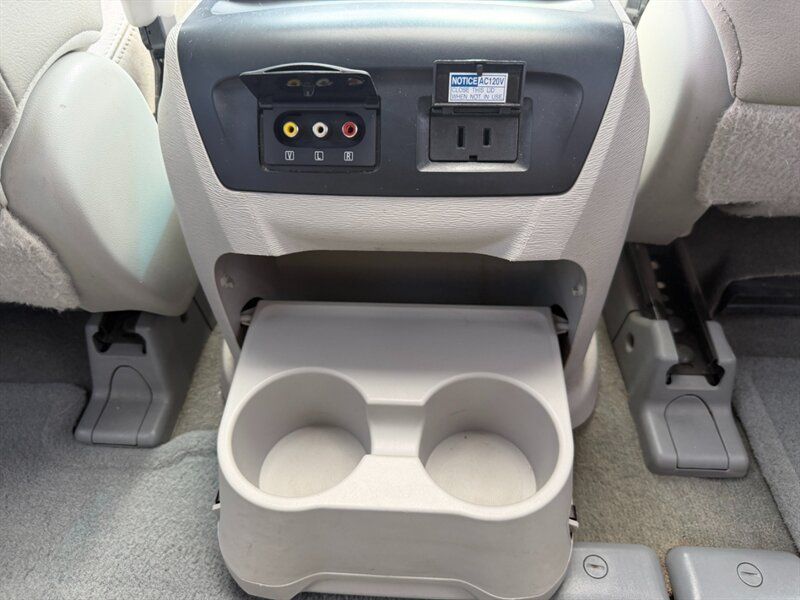 Used 2014 Toyota Sienna XLE w/ XLE Premium Package FWD image 40