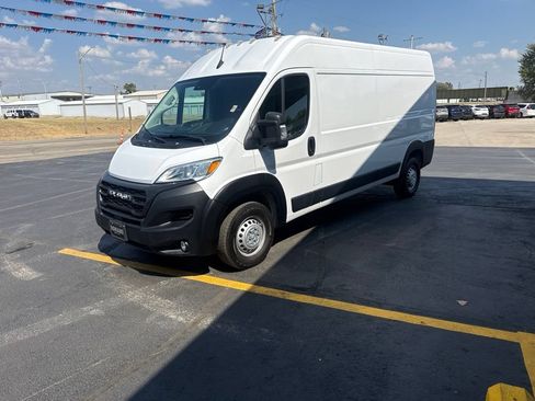 Used 2025 RAM ProMaster 2500 w/ Convenience Group FWD image 9