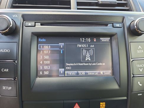 Used 2015 Toyota Camry SE image 12