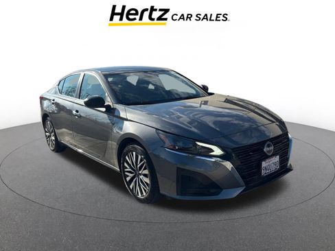 Used 2025 Nissan Altima 2.5 SV image 1