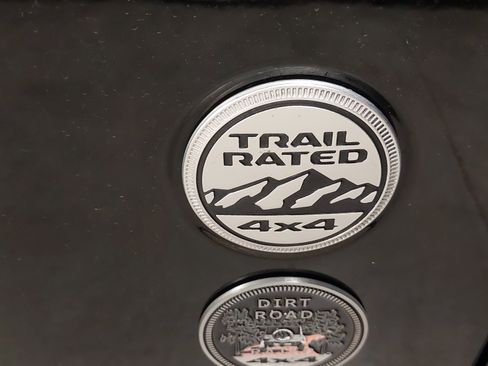 Used 2019 Jeep Wrangler Unlimited Sahara w/ Safety Group image 33