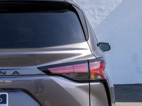 Used 2021 Toyota Sienna XLE FWD image 10