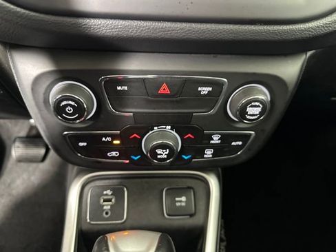 Used 2019 Jeep Compass Latitude image 23