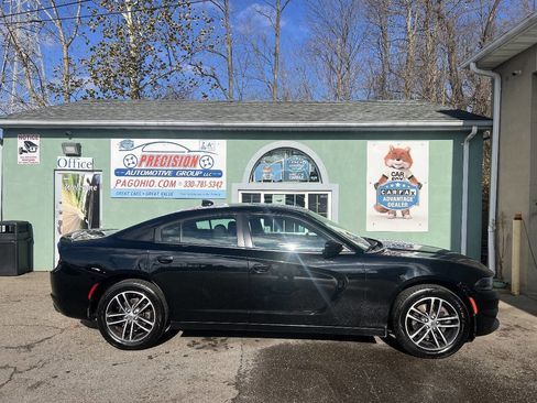 Used 2019 Dodge Charger SXT image 3
