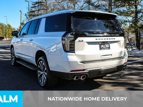 Used 2025 Chevrolet Suburban High Country image 5